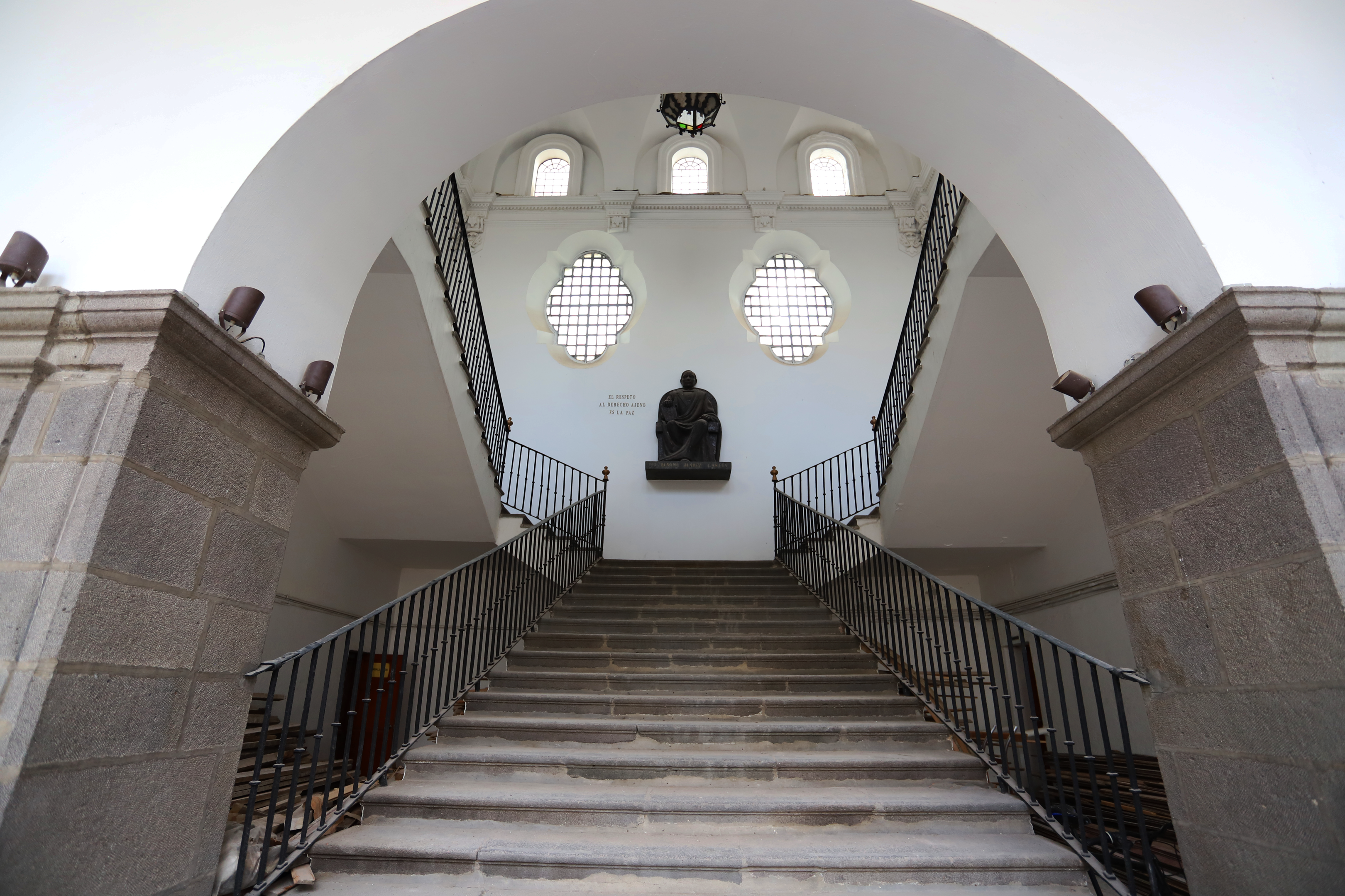 Escaleras Escuela Estatal de Formación Judicial